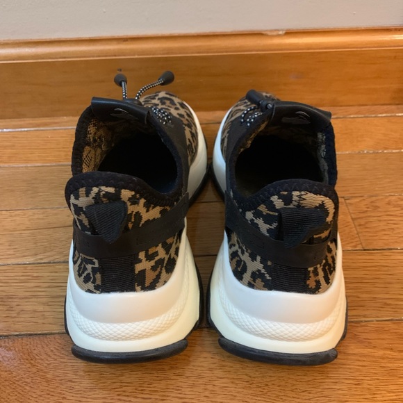 ❌️SOLD❌️Steve Madden Cheetah Print Sneakers like new size 5.5 - Picture 4 of 5